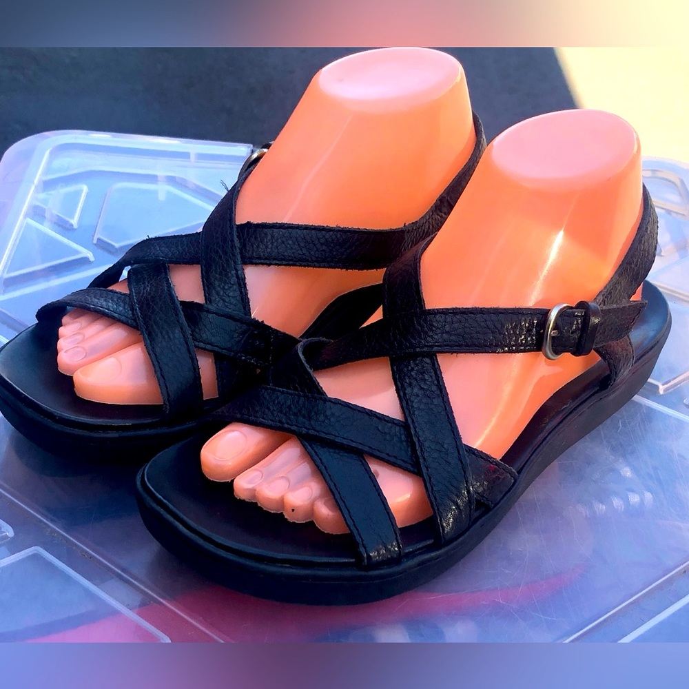 Born D53703 Wimen’s Black Leather Ankle Strap Sandals Size 8M
